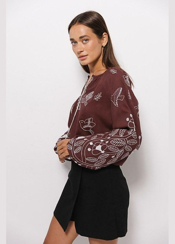 Коричнева жіноча вишиванка коричнева з квітами і пташками гладдю mkar35049-3 Modna KAZKA (336934060)