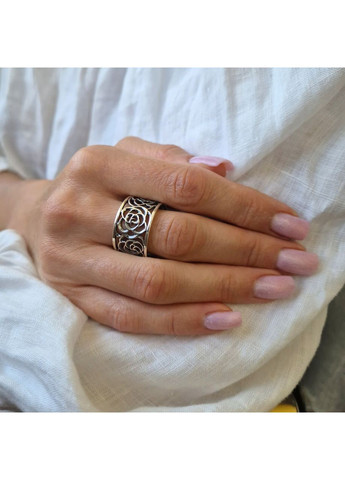 Срібна широка каблучка без каменів Розалія 18.5 розмір чорнене срібло 925 проби 1475к 5.01г Nobrand (367268838)