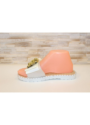 Бежевые шлепанцы женские летние бежевые силиконовые No Brand с брошкой, без декора