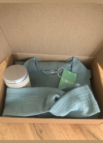 Подарочный набор Oliva от Халат кимоно муслин + Повязка для волос + Скраб для тела оливковый в коробке Cosy (295689838)