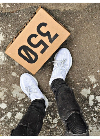 Белые демисезонные кроссовки мужские adidas yeezy 350 v2 static адидас изи буст No Brand