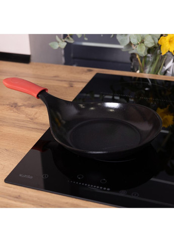 Чавунна сковорода з силіконовою ручкою Ø24,5 см для електричної та газової плити 1 л No Brand (362456040)