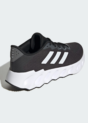 Черные всесезонные беговые кроссовки switch run adidas