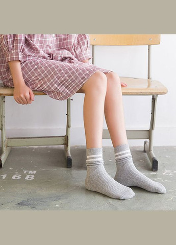 Світло-сірі шкарпетки в рубчик з білими смужками світло-сірі 9690 one size (335019823)