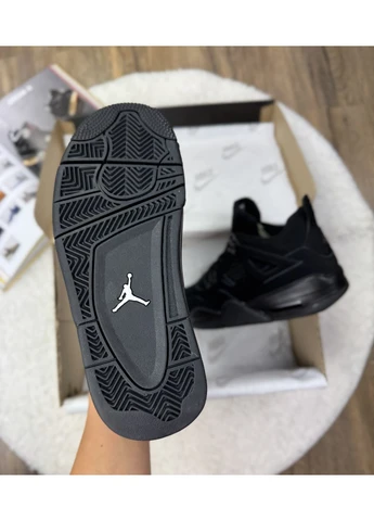 Чорні кросівки чоловічі nike air jordan retro 4 black cat найк аір джордан чорні демісезон No Brand