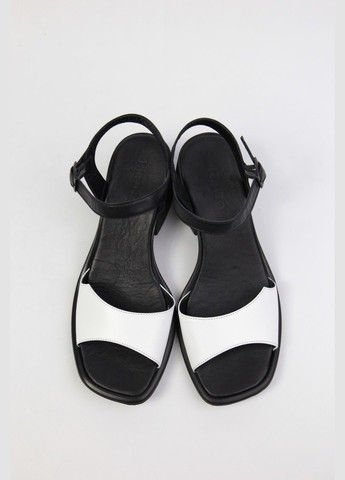 Белые босоножки Benito без застежки