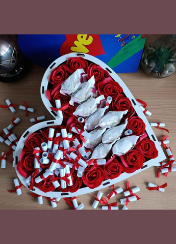 Подарочный бокс с конфетами и розами на день влюбленных 8 марта день рождения (ar185) No Brand (322126685)