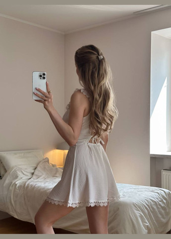 Молочное нежное молочное платье с кружевом No Brand