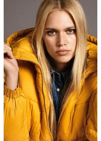 Желтая теплая куртка пуфер зимняя трансформер жилет дутая с капюшоном куртка-трансформер Zara