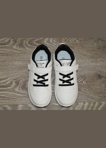 Белые демисезонные кроссовки для девочки белые с черными шнурками и подкладкой W.Niko