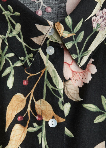 Черная рубашка с цветами H&M