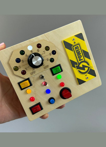 Бизиборд с подсвечивающимися кнопками C 61732 7 переключателей, отвертка, на батарейках, в коробке Play Smart (361409472)