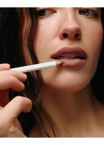 Високопігментований олівець для губ Lip Pencil with peptides колір DIVA, 1.14 грам Unico (358205184)