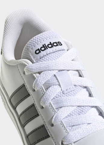 Белые всесезонные кроссовки grand court lifestyle tennis lace-up adidas