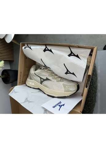 Бежевые демисезонные кроссовки мужские mizuno racer s beige | мизуно рейсер бежевые No Brand