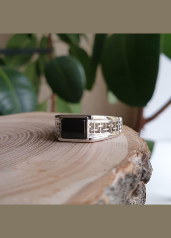 Кольцо серебряное мужское с геометрическим узором и черным ониксом. Каштан (342334745)