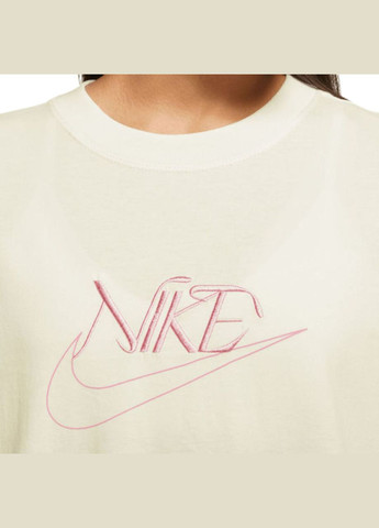 Бежевая летняя футболка Nike