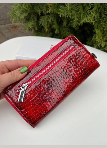 Кошелек женский Турция натуральная кожа лак снаружи внутри гладкая на магнитах красный Karya (341323045)