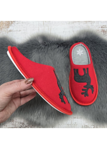 Красные тапочки женские красные текстильные с оленями на тонкой подошве Jomix