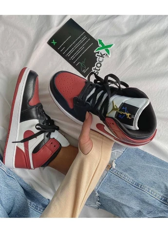 Чорні кросівки чоловічі nike air jordan 1 retro mid se black dark beetroot найк аір джордан чорні демісезон No Brand