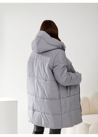 Сіра зимня жіноча стьобана куртка з капюшоном і утеплювачем холофайбер Україна