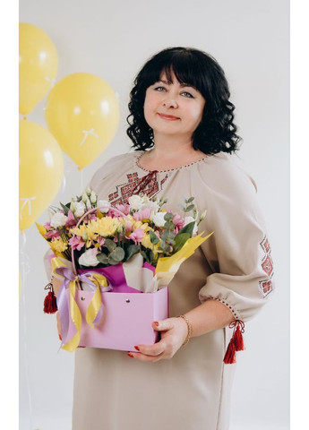 Бежевая женское вышитое платье с геометрическим орнаментом. узор геометрический прямой, свободная вискоза (355463843)