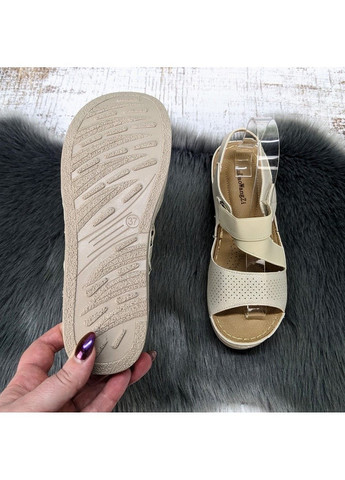 Босоніжки жіночі бежеві еко-шкіра на танкетці Fashion (335809272)