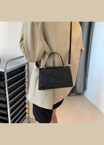 Маленькая женская сумочка клатч лаковая рептилия черная OEM (312503324)