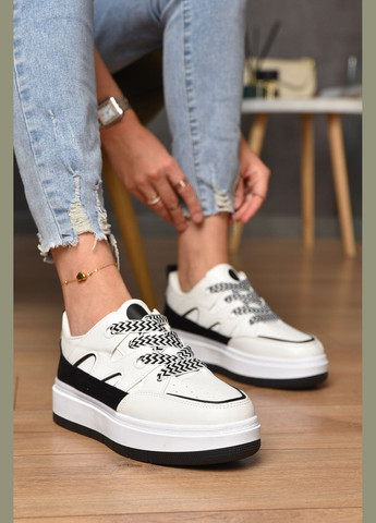 Кросівки жіночі чорно-бiлого кольору на шнурівці Let's Shop чорно-білі демісезони (347234611)