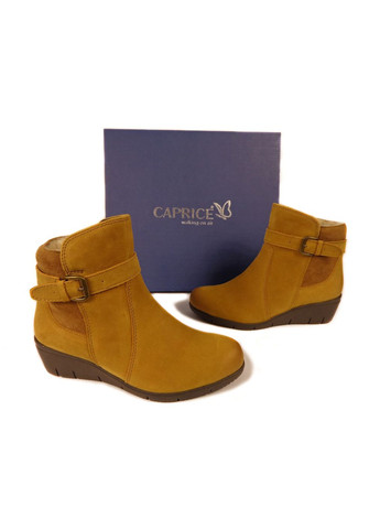 Зимние зимние женские ботинки в желто-горчичном цвете на танкетке,, германия. Caprice из натурального нубука