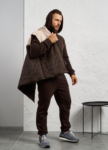 Коричневый зимний спортивный костюм тройка мужской зимний (жилетка + худи + штаны) тройка, брючный No Brand
