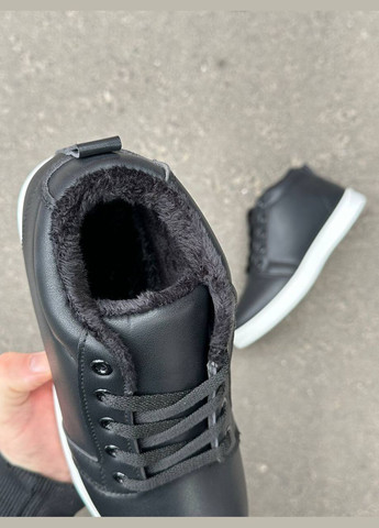 Черно-белые зимние ботинки Vakko