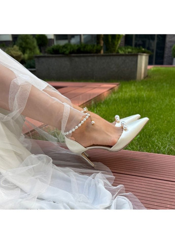 No Brand Жіночі туфлі весільні атласні та ремінцем перли та брошкою 5,5 см білий з текстиль, — (351394382)