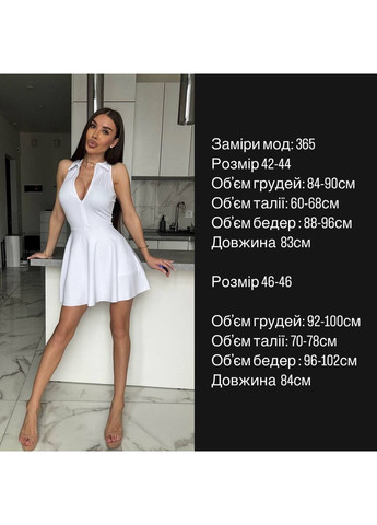 Чорна сукня з глибоким декольте та коміром Україна