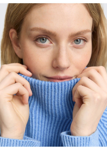 Голубой зимний свитер Tom Tailor