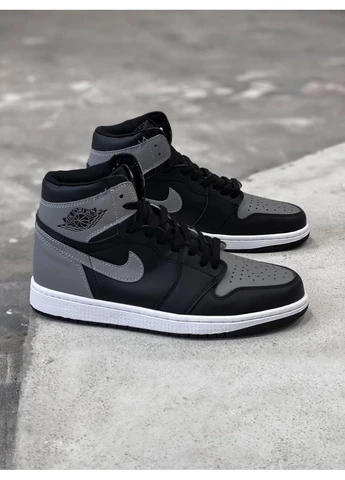 Чорні кросівки чоловічі nike air jordan 1 retro high black grey найк аір джордан чорні демісезон No Brand