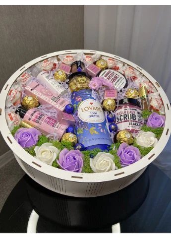 Подарунковий набір для жінки «Lavender Luxury» з косметикою, чаєм та солодощами (39×10 см) No Brand (358203068)