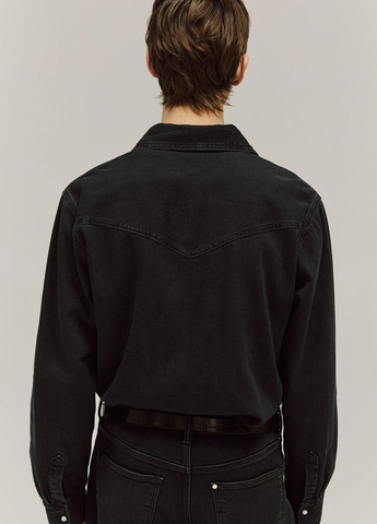 Черная джинсовая рубашка H&M