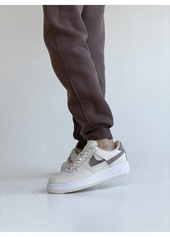Бежевые демисезонные кроссовки мужские nike air force 1 lx wmns beige найк аир форс 1 премиум No Brand