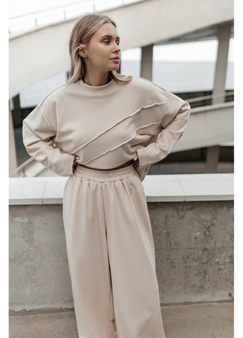 Костюм незвичного крою з відкритими швами Україна (357123511)