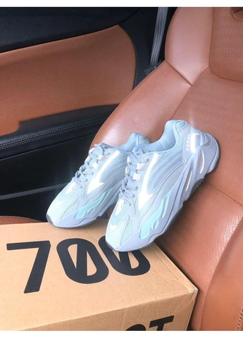 Синій кросівки чоловічі adidas yeezy boost 700 v2 hospital blue адідас ізі буст сині демісезон No Brand