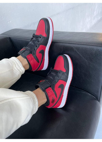 Чорні Осінні кросівки чоловічі nike air jordan 1 retro mid red black white найк аір джордан No Brand