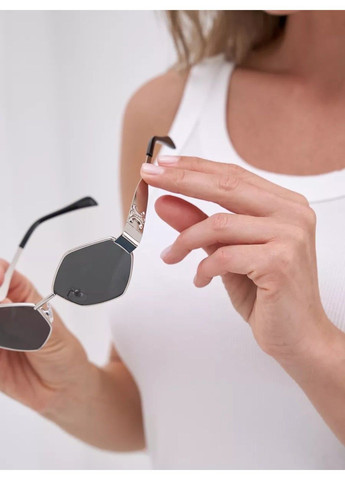 Солнцезащитные очки шестигранные Delight черные с серебром No Brand (311220922)