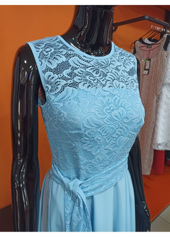 Блакитна сукня ошатна мереживо гіпюр без рукавів міді пояс 46 блакитне No Brand