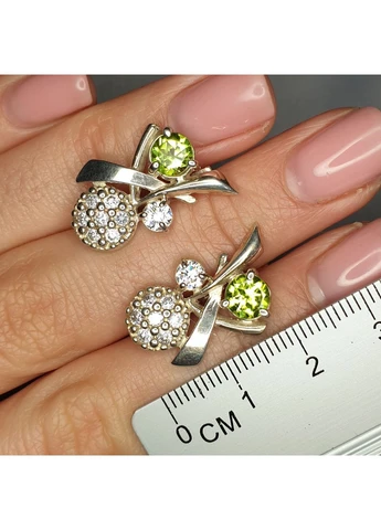 Сережки срібні з хризолітом і кубічним цирконієм 5,01 г No Brand (382675861)