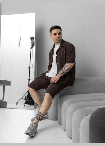 Коричневий літній стильний чоловічий костюм на літо з сорочкою, з шортами Vakko