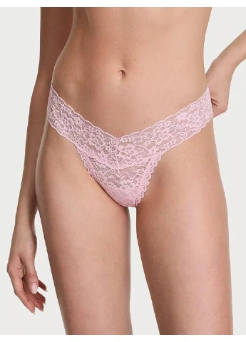 Трусики-стринги женские кружевные Lace Thong Panty розовые Victoria's Secret (348416660)