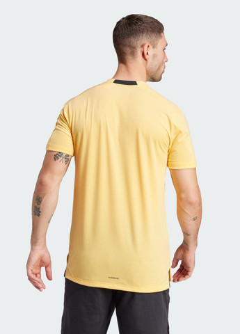 Оранжевая футболка designed for training workout adidas