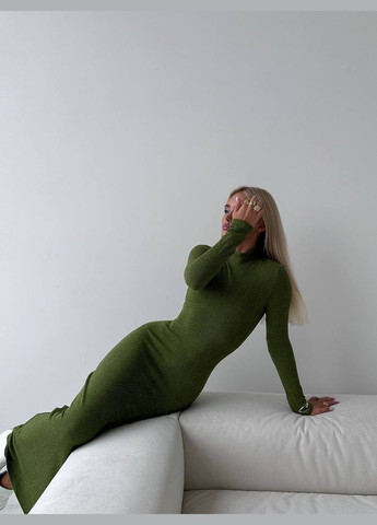 Оливковое (хаки) однотонное элегантное платье-миди из рубчика с длинным рукавом и закрытым горлом, красивое мягенькое демисезонное платье хаки No Brand однотонное