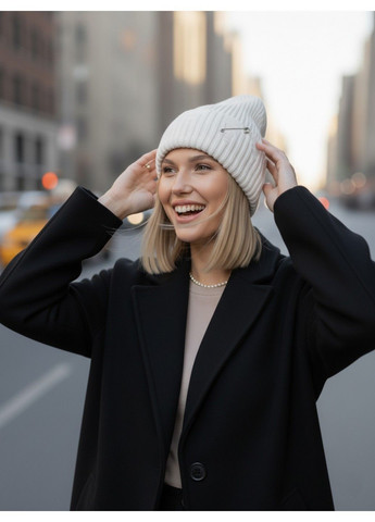 Шапка унисекс рванка с метеллическим декором белая No Brand (363023378)